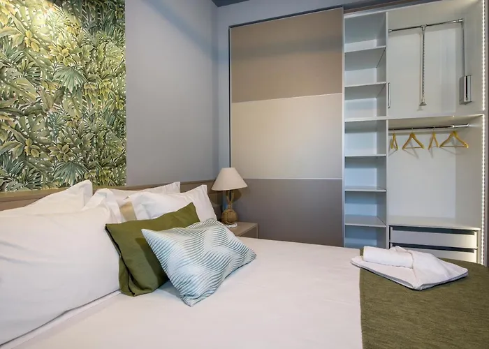 Rena\'S Luxury Apartment With Free Private Parking